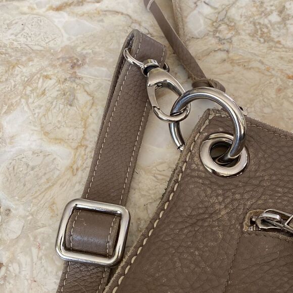 Vintage Roots Leather Cross Body Bag - Picture 6 of 11